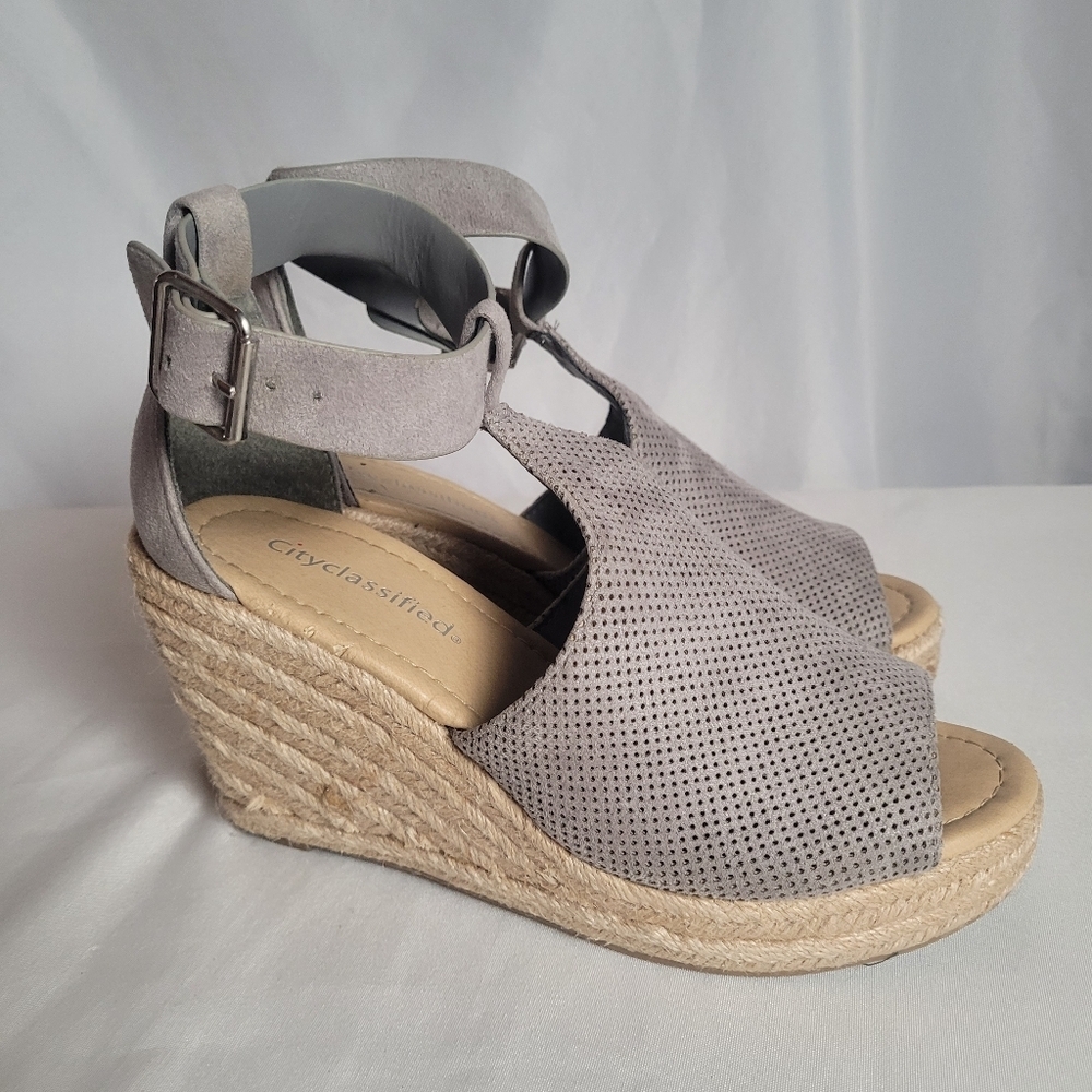 City Classified Espadrille Wedge Sandle Ankle Strap Gray Faux Suede Size 8.5